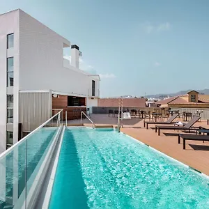 4* מלון Nh